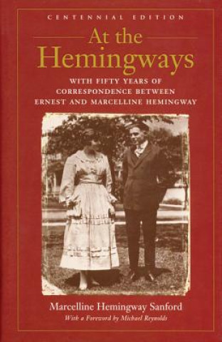 Kniha At the Hemingways: With Fifty Years of Correspondence Between Ernest and Marcelline Hemingway Marcelline Hemingway Sanford