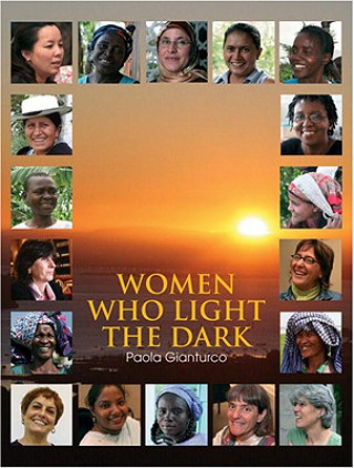 Книга Women Who Light the Dark Paola Gianturco