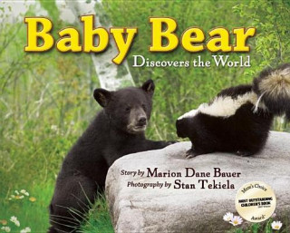 Könyv Baby Bear Discovers the World Marion Dane Bauer