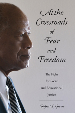 Kniha At the Crossroads of Fear and Freedom: The Fight for Social and Educational Justice Robert L. Green