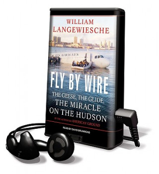 Książka Fly by Wire: The Geese, the Glide, the Miracle on the Hudson [With Headphones] William Langewiesche