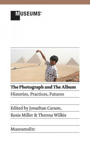 Kniha Photograph and the Album Jonathan Carson