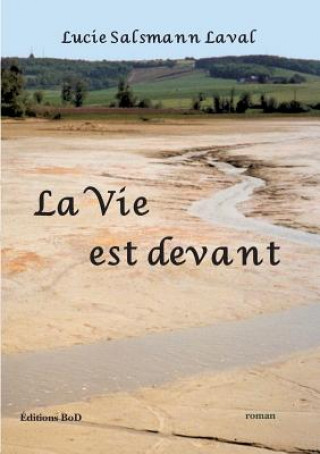 Carte vie est devant Lucie Salsmann Laval