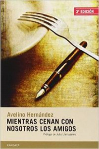 Книга Mientras cenan con nosotros los amigos Avelino Hernández