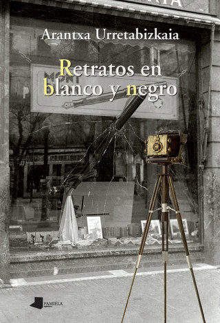 Buch Retratos en blanco y negro ARANTXA URRETABIZKAIA