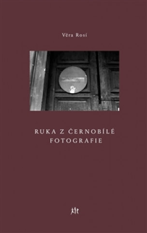 Kniha Ruka z černobílé fotografie Věra Rosí