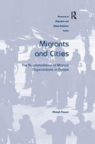 Könyv Migrants and Cities FAUSER