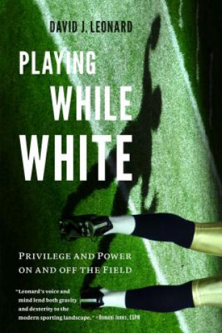 Książka Playing While White David J. Leonard