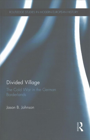 Carte Divided Village: The Cold War in the German Borderlands Johnson