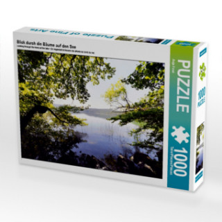 Hra/Hračka CALVENDO Puzzle Blick durch die Bäume am Laacher See 1000 Teile Lege-Größe 64 x 48 cm Foto-Puzzle Bild von Anja Frost Anja Frost