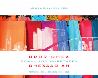 Boek Community In-Between / Urur Dhex Dhexad Ah: Portraits of Somali-Americans in Columbus Ruth M. Smith