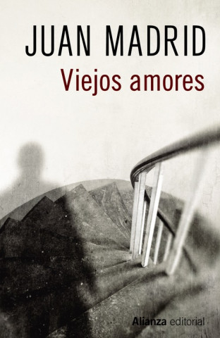 Книга Viejos amores JUAN MADRID