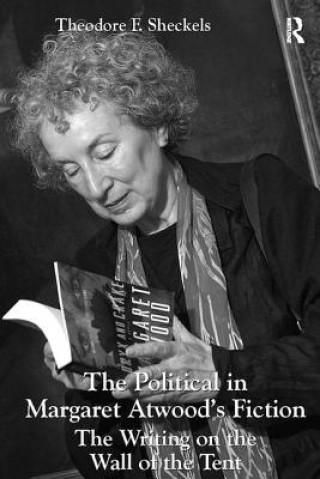 Knjiga Political in Margaret Atwood's Fiction SHECKELS