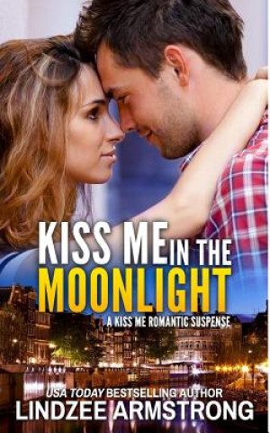 Könyv Kiss Me in the Moonlight Lindzee Armstrong