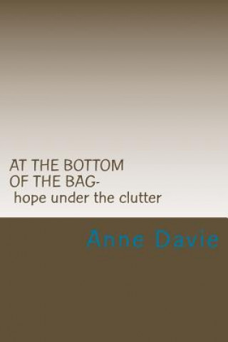 Könyv At The Bottom Of The Bag: Finding Hope Under The Clutter Anne Davie