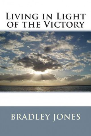 Libro Living in Light of the Victory Bradley L Jones