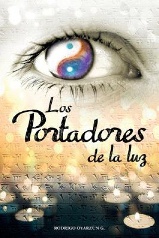 Kniha Los Portadores de la Luz Rodrigo Oyarzun G