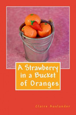 Книга A Strawberry in a Bucket of Oranges Claire Auslander