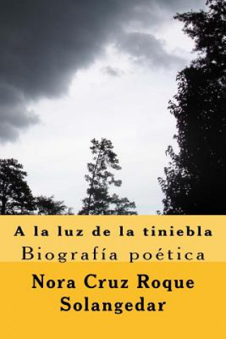 Książka A la luz de la tiniebla, biografia poetica: poemario Nora Cruz