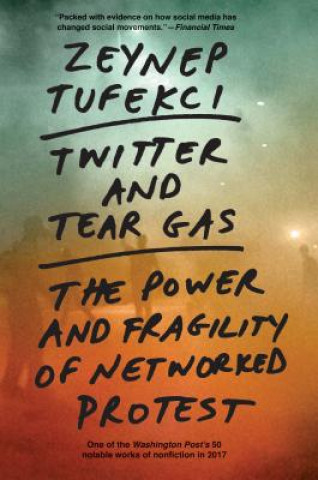 Könyv Twitter and Tear Gas Zeynep Tufekci