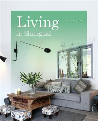 Kniha Living in Shanghai 