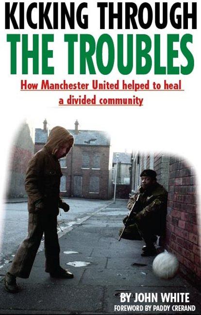 Livre Kicking Through the Troubles John David Thomas White