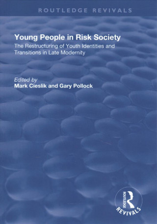 Kniha Young People in Risk Society CIESLIK