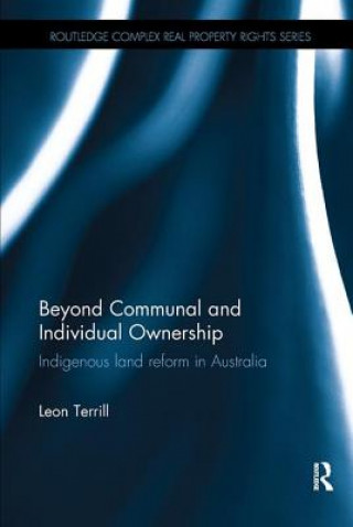 Knjiga Beyond Communal and Individual Ownership Terrill