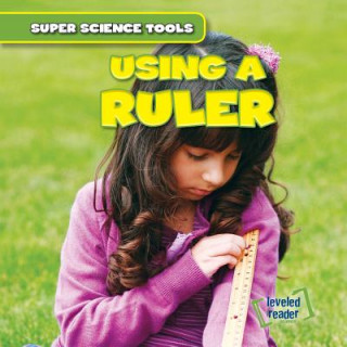 Knjiga Using a Ruler Nora Roman