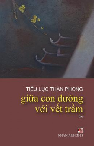 Kniha Giua Con Duong Voi Vet Tram Tieu Luc Than Phong