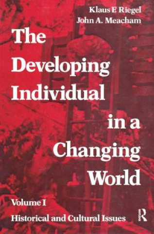 Carte Developing Individual in a Changing World GOLDBERG