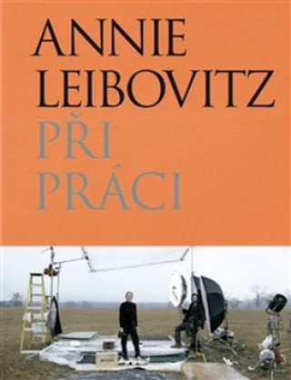 Kniha Při práci Annie Leibovitz