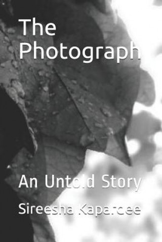 Carte The Photograph: An Untold Story Sireesha Kapardee