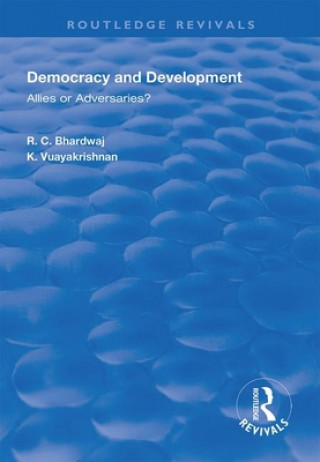 Könyv Democracy and Development R.C. Bhardwaj
