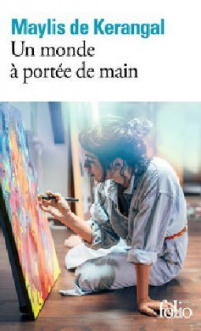 Livro Un monde  a portee de main KERANGAL