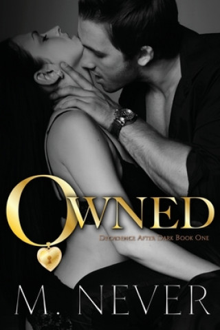 Kniha Owned (A Decadence after Dark Novel) M. Never
