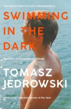 Könyv Swimming in the Dark Tomasz Jedrowski