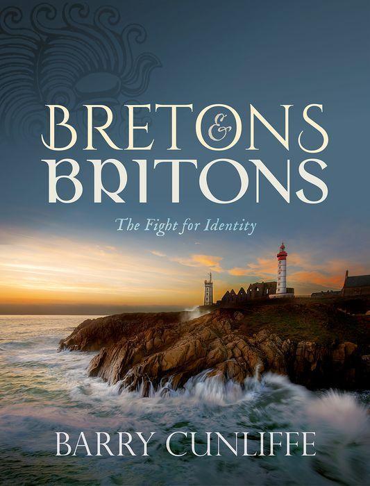 Książka Bretons and Britons Cunliffe