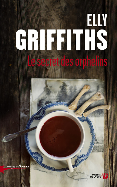 Carte Le secret des orphelins Elly Griffiths
