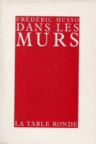 Книга Dans les murs Musso