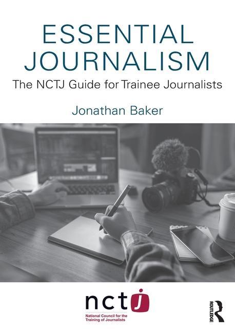 Kniha Essential Journalism Jonathan Baker