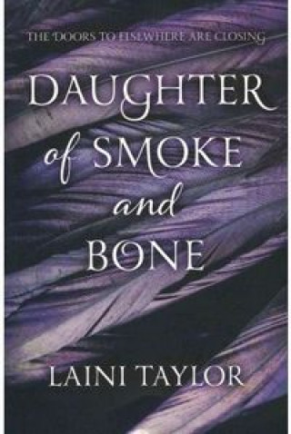 Könyv DAUGHTER OF SMOKE AND BONE TAYLOR LAINI