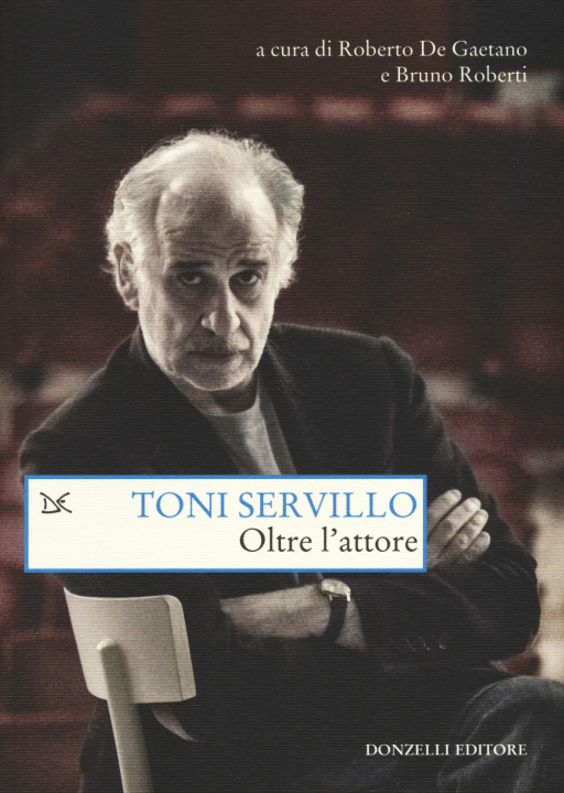 Libro Oltre l'attore Toni Servillo