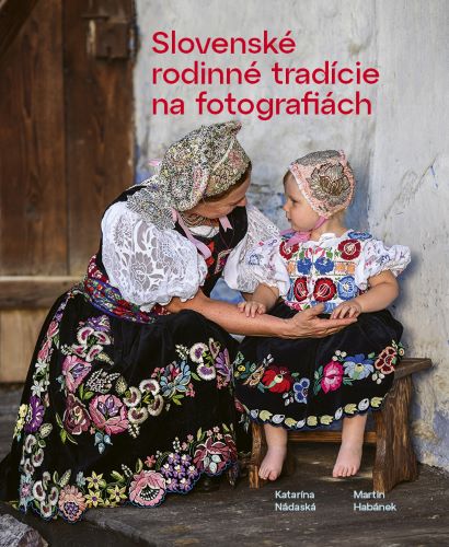Kniha Slovenské rodinné tradície na fotografiách Katarína Nádaská