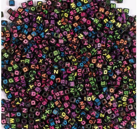 Játék Playbox Černé korálky 6 x 6 mm s neonovými písmenky 300 ks Playbox