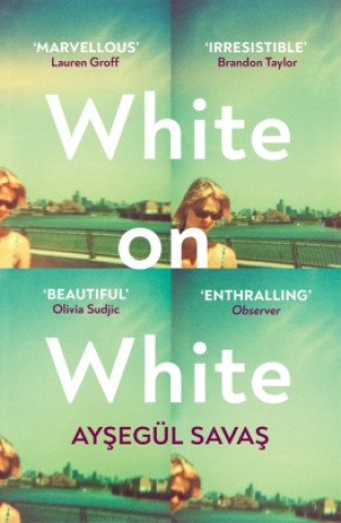 Książka White on White Aysegul Savas
