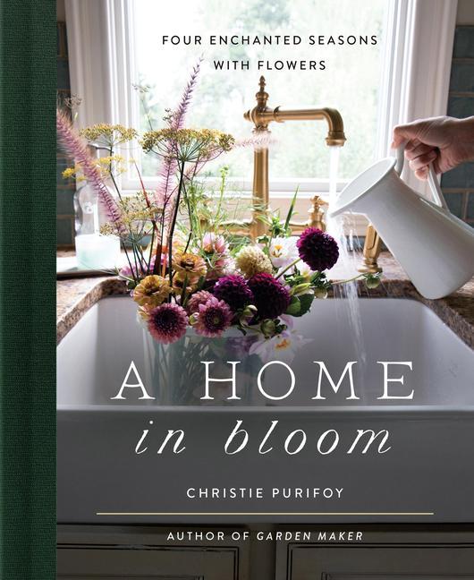 Книга A Home in Bloom: Four Enchanted Seasons with Flowers 