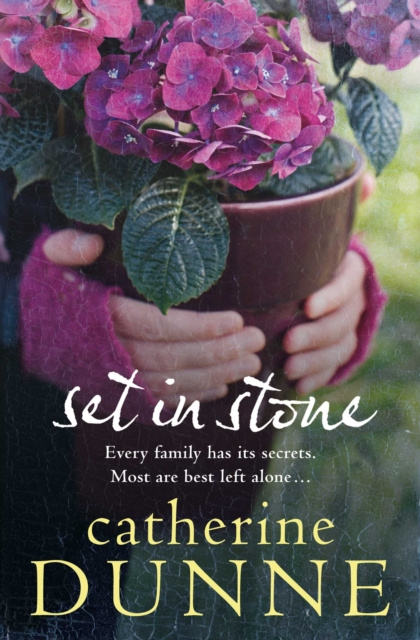 E-knjiga Set in Stone Catherine Dunne