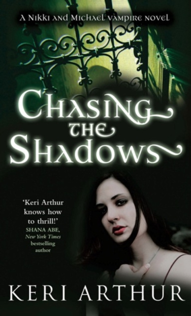E-knjiga Chasing The Shadows Keri Arthur