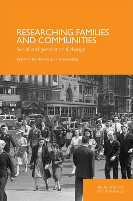 E-knjiga Researching Families and Communities Rosalind Edwards